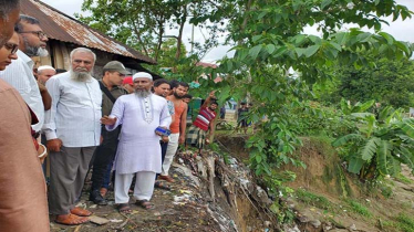 খাগড়াছড়িতে নদী ভাঙন কবলিত এলাকা পরিদর্শনে জেলা প্রশাসক