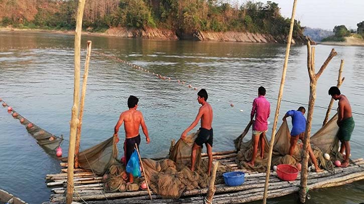 কাপ্তাই হ্রদে মাছ ধরা নিষেধাজ্ঞা বাড়ল আরও ১৫ দিন