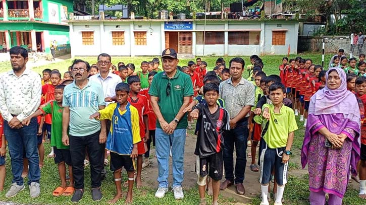 কাপ্তাইয়ে বঙ্গবন্ধু ও বঙ্গমাতা প্রাথমিক বিদ্যালয় ফুটবল টুর্ণামেন্টের উদ্বোধন