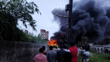 চট্টগ্রামের বাকলিয়ায় ভয়াবহ অগ্নিকাণ্ডে ৫ দোকান পুড়ে ছাই