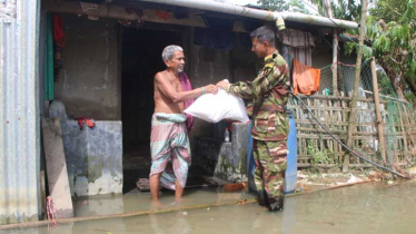 নানিয়ারচরে বানভাসি মানুষের পাশে সেনাবাহিনী