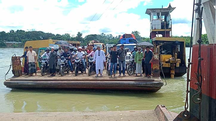 কর্ণফুলীর স্রোত কমায় চন্দ্রঘোনা-রাইখালী নৌ রুটে ফেরি চলাচল শুরু