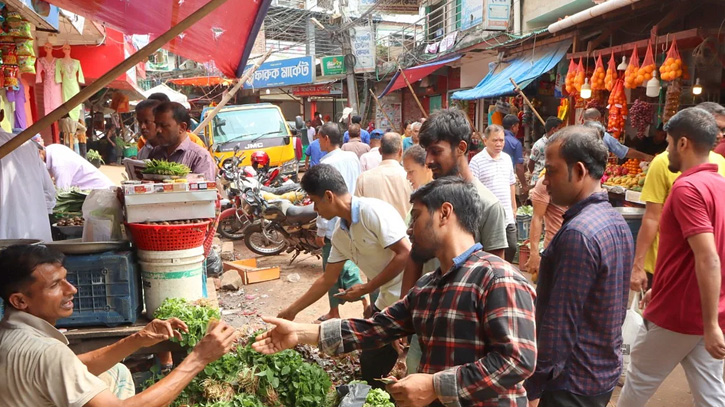 স্বাভাবিক হতে শুরু করেছে রাঙামাটির জনজীবন